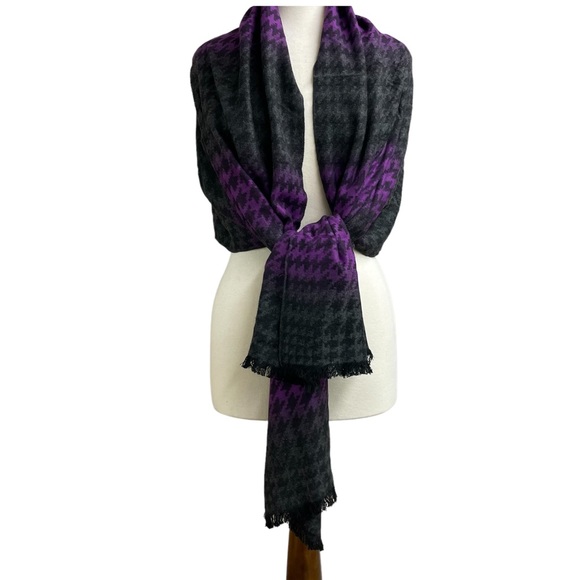 Scarf in plum and black design larger size - Picture 1 of 7